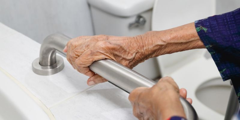 Consejos prácticos y de seguridad para la adaptación del baño para el adulto mayor