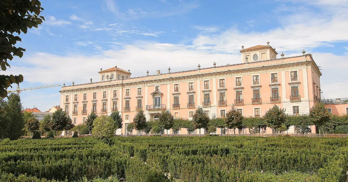 Cuidado de personas mayores en Boadilla del Monte: palacio del Infante don Luis y sus jardines, Boadilla del Monte