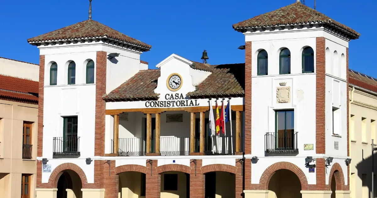 Cuidado de personas mayores en Pinto: casa Consistorial (Ayuntamiento) de Pinto en la plaza de la Constitución